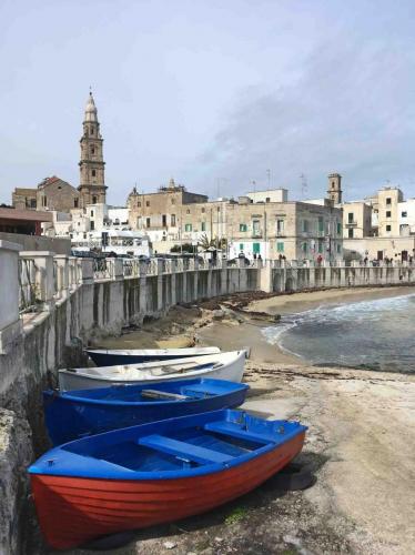 Of course the seafood available here is delicious