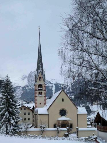 San Giacamo is Santa Cristina's parish church