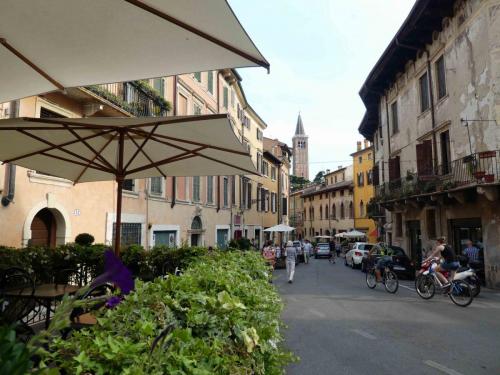 Close to the Ponte Pietra