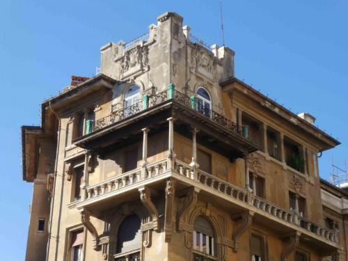 The style here seems to be a lot of Art Nouveau, with bits of classical Greek, Baroque, Gothic and even Medieval added for good measure 