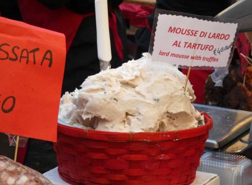 Lardo al tartufo (truffled pork lard mousse)