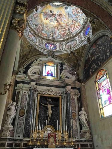 There are 12 side chapels in the cathedral