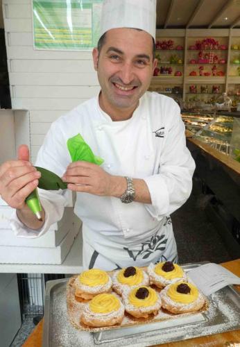 And we had to sample these - zeppole - a local treat of fried dough topped with custard and chocolate (kind of like a custardy, chocolatey donut) ... oh my goodness!