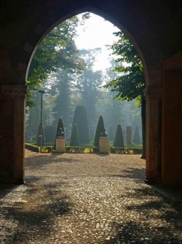 Looking into the Palazzo Ducale garden