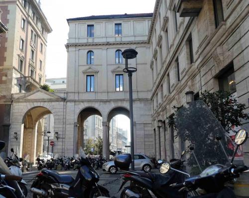 A street behind the fashion district