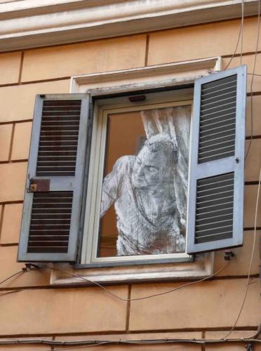 In the Middle Ages, the inhabitants of Monti had their own dialect and often fought with people from other rioni