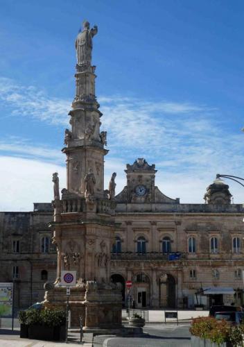 Ostuni's main square, Piazza Sant'Oronzo, with the oblisk dedicated to  the saint as thanks for protecting the city from the plague of 1657 