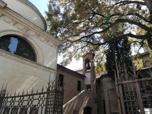 Dante's tomb (on the left)