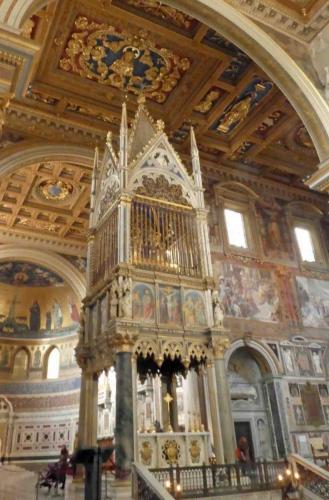 The base of the 14th century baldacchino is said to contain a reliquary with the heads of Saints Peter and Paul