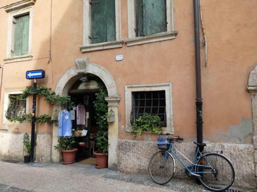 Selling local handicrafts