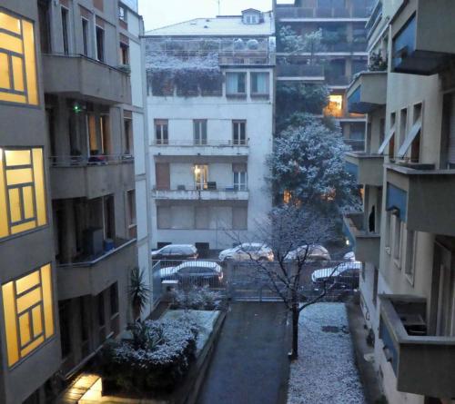 It started snowing at home around 4.00pm