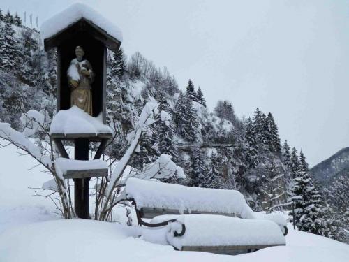 You find religious statues and symbols along many of the tracks and pathways in the valley 