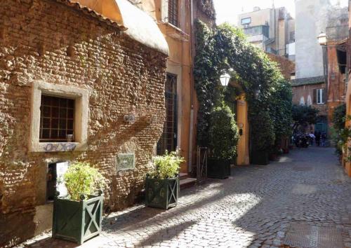 Trastevere literally means 'beyond the Tevere' (Tiber)