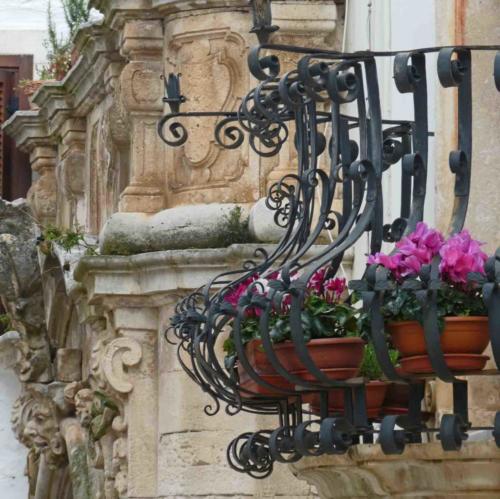 Locorotondo means 'round place', a reference to the shape of the historic centre