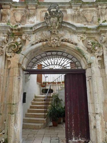 What must it be like to pass through this ancient gate going to and from your house each day?