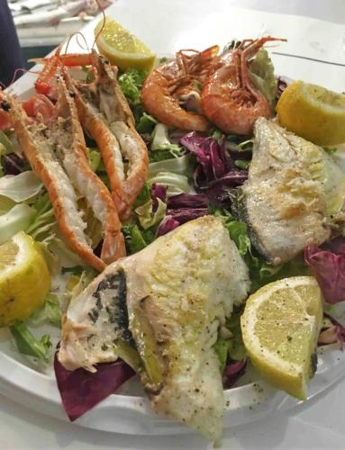 Everything is sold by weight - 5 euros per 100 grams, including wine and bread