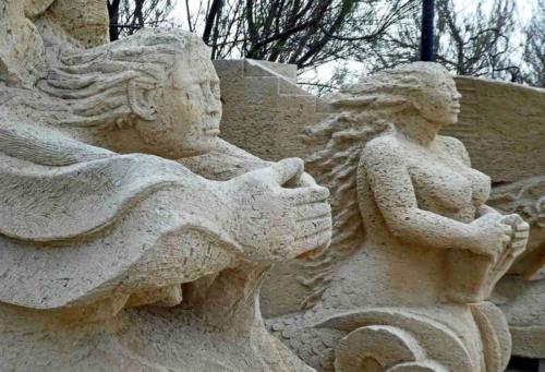 Sculpture depicting a local legend about the mermaid, Leucàsia