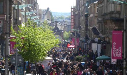 The sentiment does gel nicely with the city's current marketing statement - People Make Glasgow; Glasgow central on a lovely Saturday evening