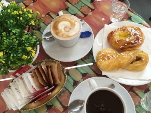 In the end we stopped for refreshment; Turin is known as the 'home' of Italian chocolate - it's been made here since the 1600s (they say the Swiss came to Turin to learn the art of chocolate making!)
