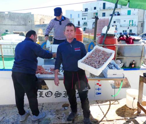 And then the man who'd been down getting more prawns realised he'd missed out on being in the shot - but not for long :)