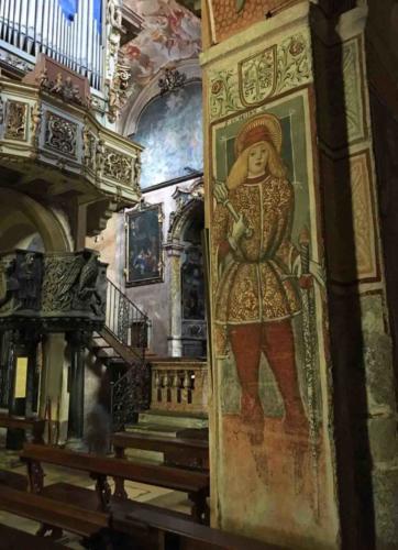 On the left you can also see the medieval pulpit carved from black marble