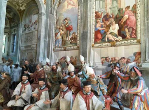 20 chapels contain hundreds of painted statues telling stories of the life of the saint