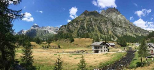 Heading into Crampiolo (1780m)