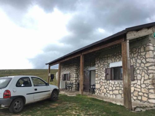 It doesn't look much up-close either (we stepped around the chooks in the doorway) :)