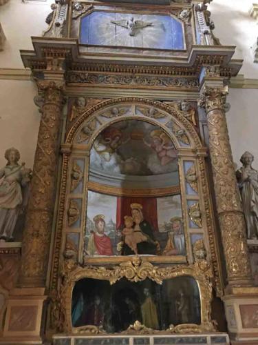 Wooden altar depicting the Madonna with Child (1530)