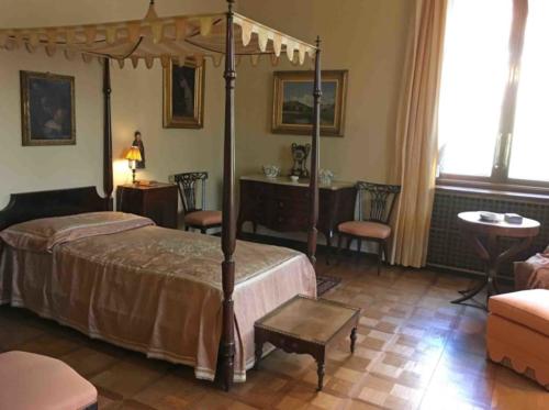 The family had no heirs and when Gigina died in 2001 at the age of 99, she bequeathed the villa to the Italian Heritage Foundation