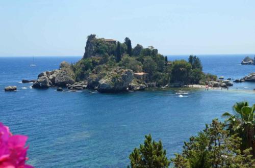 Isola Bella, just below Taormina, had been privately owned until it was acquired by the region in 1990 