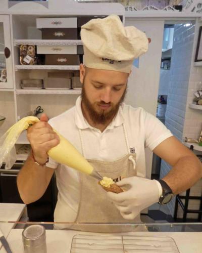 And this was a modern take on an old favourite - conolo filled with orange ricotta (delicious!)