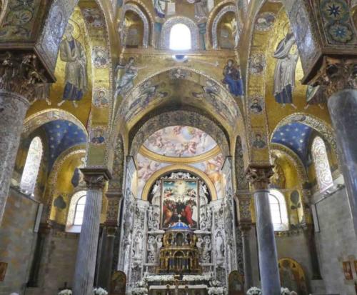 And the Matorana (Church of Santa Maria dell’Ammiraglio), founded in 1143 and decorated with golden Byzantine mosaics 