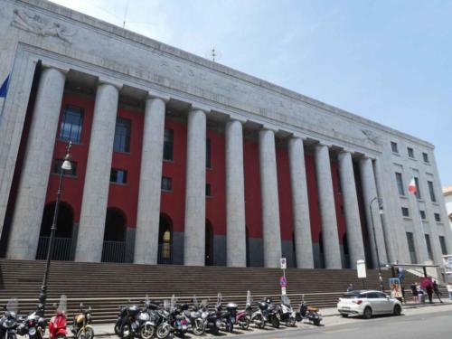 And here's another take on architecture in Palermo; we thought there was a touch of austere Soviet about this Post Office