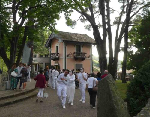 There's a Melbourne link here too; in 1986 the first Melbourne series of Due Mondi was held