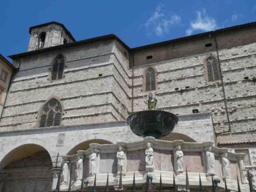 The 13th century Fontana Maggiore and 15th century Cattedrale di San Lorenzo