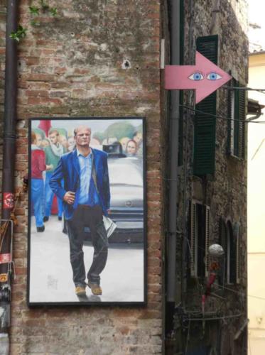 As residents abandoned the centre for modern apartments down in the new town, parts of the city became deserted and dangerous; this is Via Della Viola - Violet Street - just a few minutes walk from Piazza IV Novembre