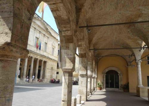 Outside the main squares, just wandering the streets of Ascoli is a visual feast