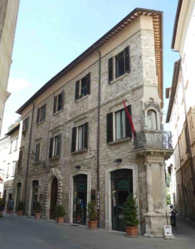 It's compact and flat, and after the hill towns of Umbria, that's a relief