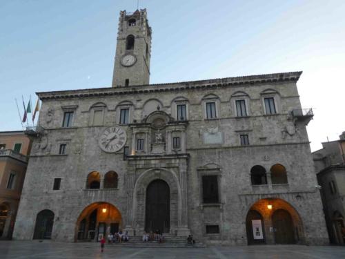 Built in the 13th century, it was the seat of the city's administration 