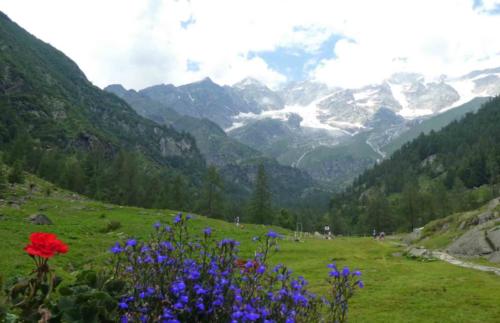 Then there was just enough time to enjoy lunch and that  spectacular view before the rain came in