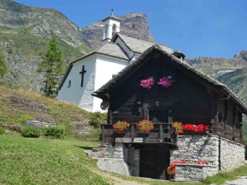 It sits at the start of a wide alpine plateau