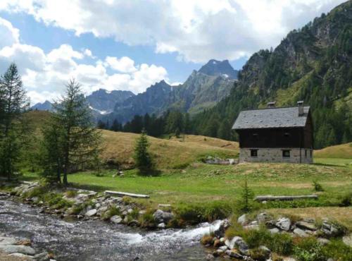 With the track following the water course, it was a very pretty and easy walk