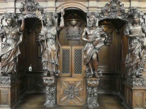 A very elaborate confessional; maybe the idea was to cleanse your soul of sin and, at the same time, fill your heart with the beauty of the surroundings