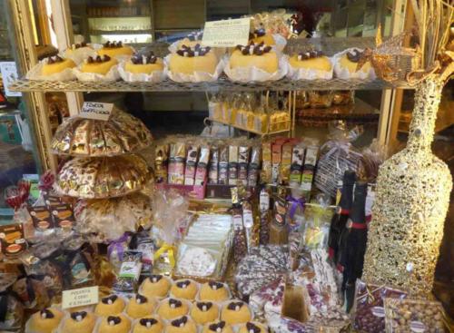 The yellow cakes in the window here are Polenta e Osèi (Polenta and Birds) - they're the sweet version of a traditional dish