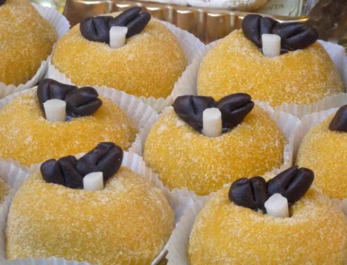 In this case sponge cake is covered with yellow marzipan and sugar and the 'birds' on top are chocolate covered marzipan (we weren't tempted to try these or the original songbirds-baked-in-a-pie dish)