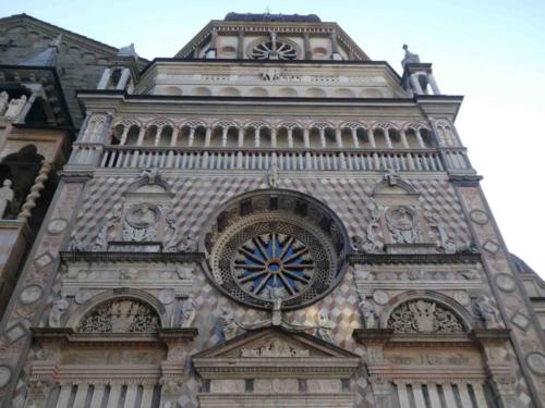 This elaborate chapel and mausoleum was built in the 1470s by one of Bergamo's most powerful citizens 