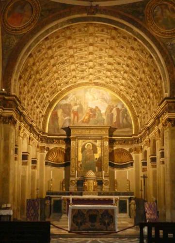 This is Santa Maria presso San Satiro (1482); but that name isn't the most intriguing thing about this church, it's the large golden apse behind the altar - the apse that doesn't really exist