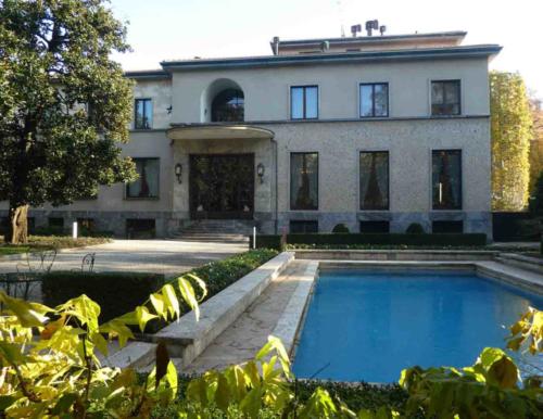 This is the wonderful Villa Necchi Campiglio  (with the city's first private swimming pool) created by Milanese architect Piero Portaluppi and completed in 1935; it was commissioned by wealthy industrialists Angelo Campiglio, his wife Gigina and her sister Nedda