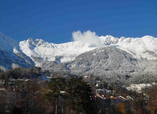 ... and it's back on the road again. Auf wiedersehen schöne Innsbruck!